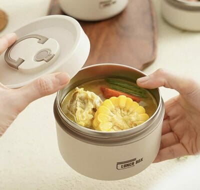 Isolierte Lunch-Box aus Edelstahl für frische Mahlzeiten unterwegs. Idealer Begleiter für jede Gelegenheit.