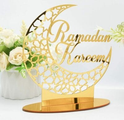 Elegante Ramadan Tischdekoration für Ramadan und EID Mubarak, perfekt für muslimische Festivals und Feierlichkeiten.