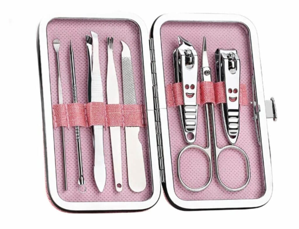 Im praktischen Etui: 8-teiliges Nagelpflege-Set – 70% Rabatt