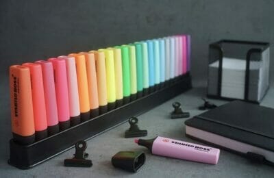Textmarker STABILO BOSS ORIGINAL 23er Tischset 9 Leuchtfarben 14 Pastellfarben1
