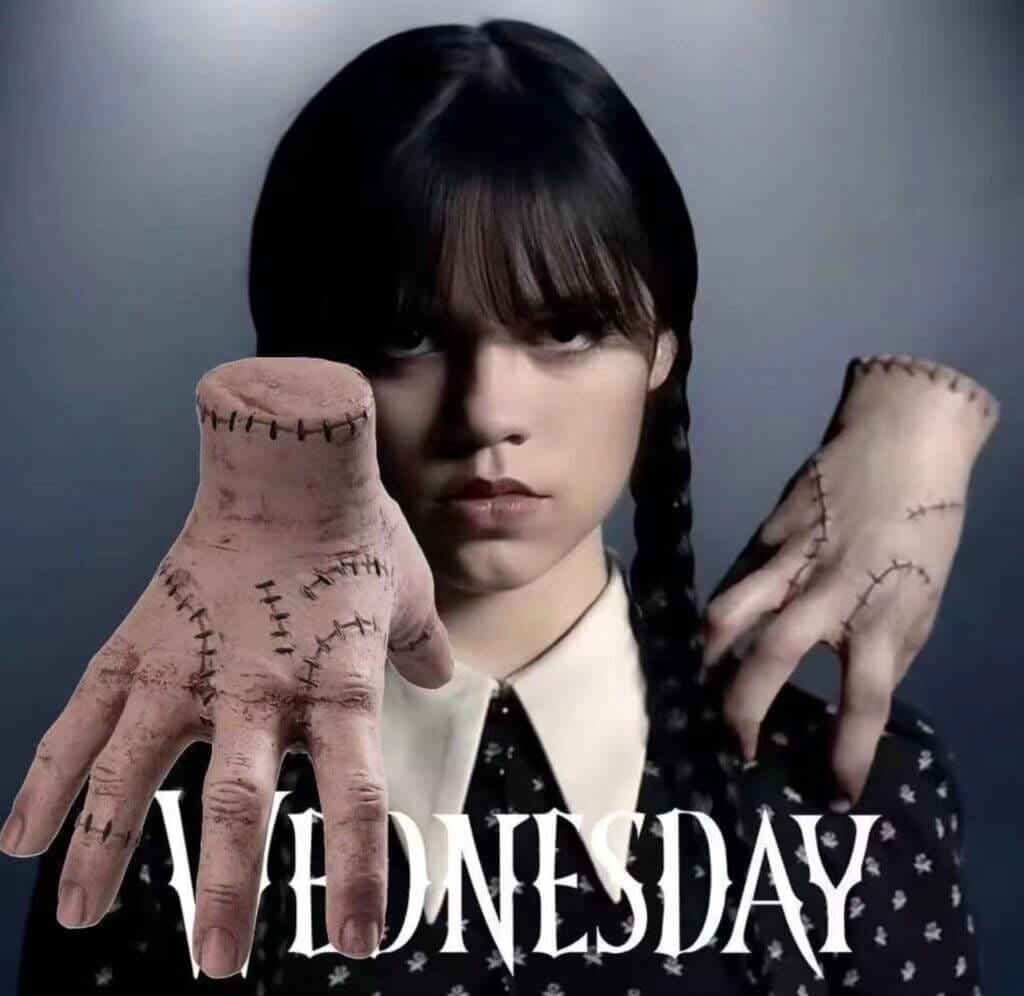 Wednesday Addams Thing Hand – 60% Rabatt