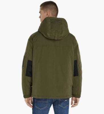 Tommy Jeans Herren Tech Jacke: Übergang, Drab Olive Green, stilvoll, funktionell, perfekt für unterwegs.