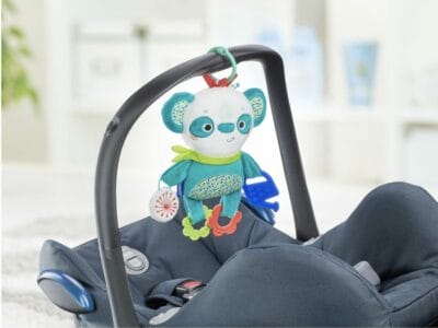 Selecta 61076 Tulips Garden - Bunter Activity Anhänger für Babys. Fördert spielerisch Greifen und Fühlen ab 0 Monaten.