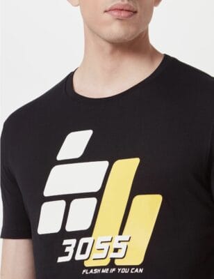 BOSS Herren T-Shirt: Elegantes Design mit Black Print, 100% Baumwolle. Perfekt für jeden Anlass.