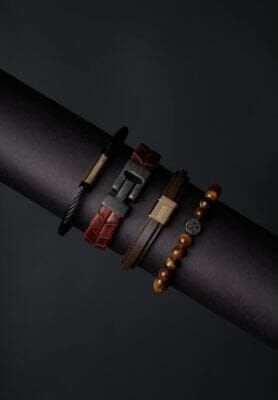 Entdecke das BOSS Jewelry Lederarmband für Herren in Braun – Stil, Eleganz und Qualität vereint.