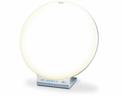 Beurer TL 70 Tageslichtlampe bekämpft Winterblues mit 10.000 Lux. Energiesparend, flimmerfrei und UV-frei.