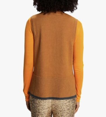 ESPRIT gestreifter Pullunder mit Stehkragen in Caramel: Eleganter Look, angenehmes Tragegefühl, reguläre Passform.
