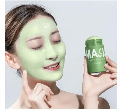 Entdecke die Grüner Tee Tonerde-Maske für klare, strahlende Haut mit entgiftender Wirkung.