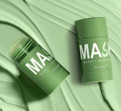 Entdecke die Green Mask Stick für tiefenreine Haut und ein strahlendes Hautbild mit Grüntee-Extrakt.