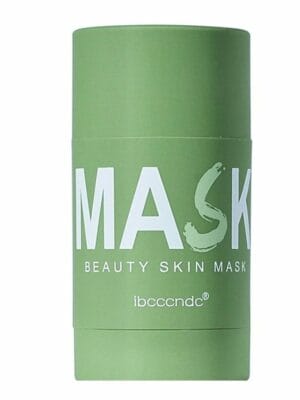 Revitalisiere deine Haut mit der Green Mask Stick Grüner Tee Entgiftende Tonerde-Maske für strahlenden Glanz.