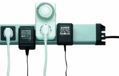 Kopp Powerversal Steckdosenleiste Optimiere deinen Arbeitsplatz mit der Kopp Powerversal 4-Fach Steckdosenleiste in Silber-Schwarz. Jetzt mehr Steckplätze sichern!