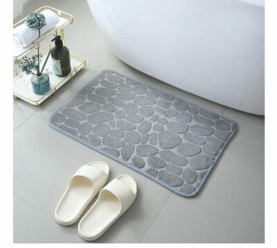 Erlebe Luxus im Badezimmer: Memory-Schaum Badezimmerteppich für Komfort und Sicherheit.
