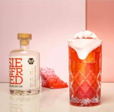Genieße den Siegfried Gin: Weltklasse-Qualität mit regionalen Botanicals für besondere Genussmomente.