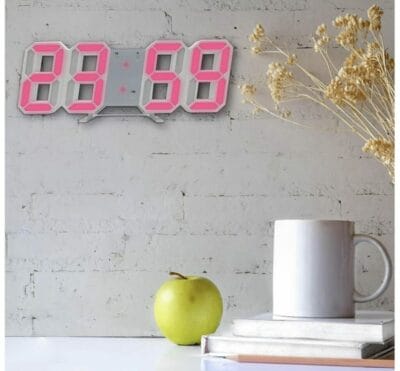 Stilvolle LED-Wanduhr für Zuhause: leise, dimmbar, rosa. Zeit, Datum, Temperaturanzeige.