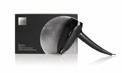 ghd flight+® Reisehaartrockner: Leicht, kompakt mit klappbarem Griff, 1600 Watt, Ionen-Technologie für glänzende Ergebnisse.