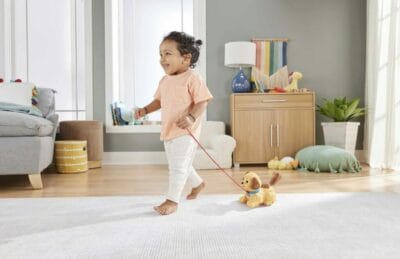 Fisher-Price H9447 Hundespielzeug mit kleinem Mädchen