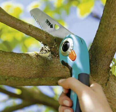 Gardena Klappsäge 135 P: Perfekte Präzision, grandiose Sägeleistung und kompaktes Design für jeden Garten.