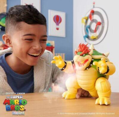 Nintendo Super Mario Movie Bowser Figur, 18 cm mit Feuerspucken-Funktion und 15 Artikulationspunkten.