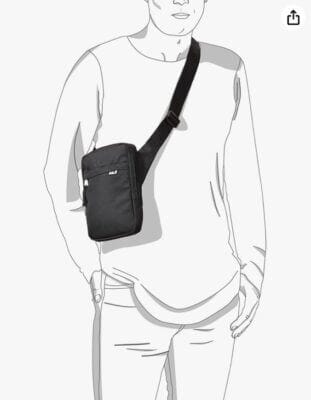 Jack Wolfskin Purser: Stilvolle, flache Schultertasche, PFC-frei, einstellbarer Gurt, ideal für Reiseutensilien, schwarz.