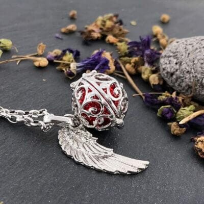 Damen Schutzengel Halskette Morella Damen Schutzengel Halskette mit Engelsflügel-Anhänger und austauschbarer Klangkugel, 70 cm, Edelstahl, in Schmuckbeutel.