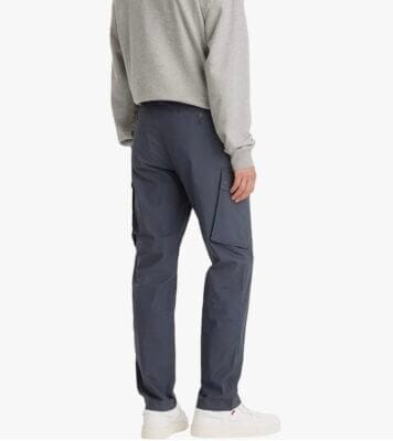 "Levi's Herren XX Tapered Cargo Chino: Lockerer Sitz, schmaler werdend, Stretch für Komfort, Cargotaschen."