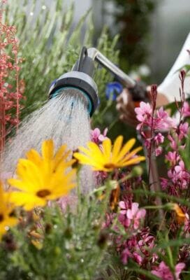 Gardena Premium Gießstab: Robust, frostsicher, drei Strahlarten, einhandbedienbar, 90 cm lang, ideal für Gartenpflege.