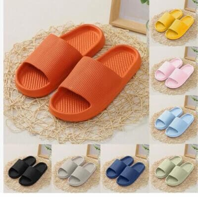 Slippers: Weiche, rutschfeste Badeschuhe für Damen und Herren.