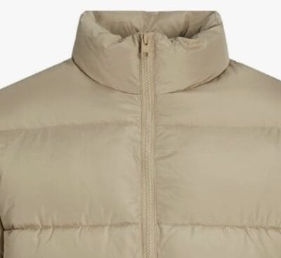 JACK & JONES Pufferjacke aus Twill: 100% Polyester, hoher Kragen, seitliche Taschen, warm und stilvoll.