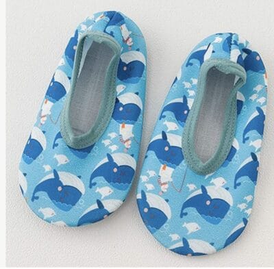 Badeschuhe: Sicheres und bequemes Spielen im Wasser für Kinder mit rutschfester Sohle.