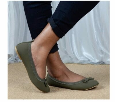 
Bequeme, faltbare Ballerinas für jede Gelegenheit – ideal für Handtasche, Party und Hochzeit.