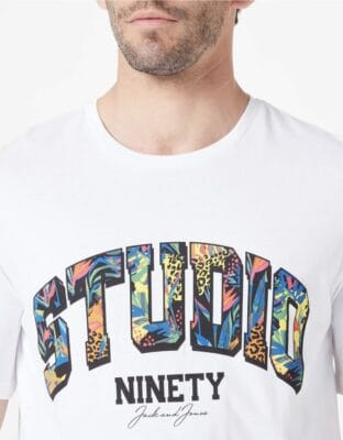 JACK & JONES Herren T-Shirt: Lässiger Schnitt, 100% Baumwolle, Crew-Ausschnitt mit STUDIO Print. Komfortabel und stylisch.
