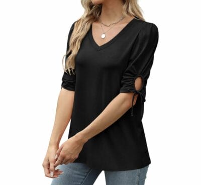 Elegantes Jamicy Damen T-Shirt mit V-Ausschnitt, bequem und atmungsaktiv, ideal für den Sommer.