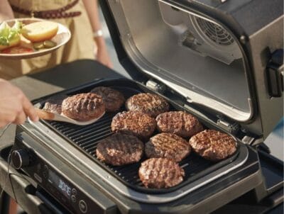 Ninja Woodfire Pro XL Elektrogrill: Vielseitig, großzügig, authentischer Rauchgeschmack, perfekt für Outdoor-Kochaktivitäten.