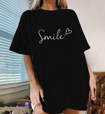 Damen-T-Shirt Elegantes Damen-T-Shirt. Perfekt für den Sommer.