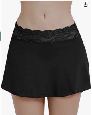 Verführerischer Damen Spitze Minirock – figurbetont, gefaltet, ideal für elegante Outfits und sinnliche Momente.