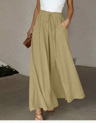 Diese Sommerhose für Damen bietet eine Kombination aus Komfort und Stil. 