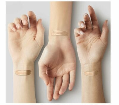 Gönn Dir die Catrice HD Liquid Coverage Foundation Nr. 010 Nude und erlebe den Unterschied, den ein hochwertiges Make-up-Produkt machen kann.