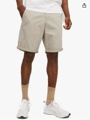 Chino Shorts von JACK & JONES: Regular Fit, Farbe Crockery, perfekt für Schule, Arbeit und Freizeit.