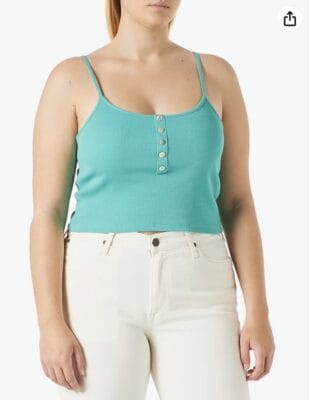 Stilvolles, verkürztes Oberteil mit Knöpfen: Komfortabler Pull-On-Verschluss und hochgeschlossener Kragen für jeden Anlass.