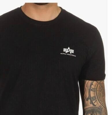 Genieße den Tragekomfort und die Vielseitigkeit dieses hochwertigen T-Shirts 