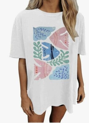 Gönn dir dieses vielseitige und trendige Shirt und mache den Sommer zu deiner modischen Jahreszeit!