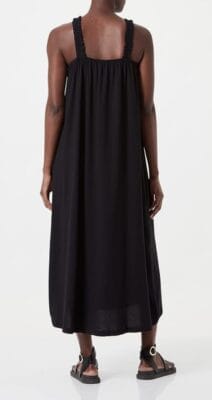 Langes ONLY Damenkleid in schwarz perfekt für warme Sommertage 