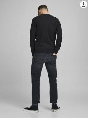 Schlichtes JACK & JONES Sweatshirt: Schwarzer Rundhals, weiche Baumwollmischung, Fleece-Innenseite, pflegeleicht und bequem.