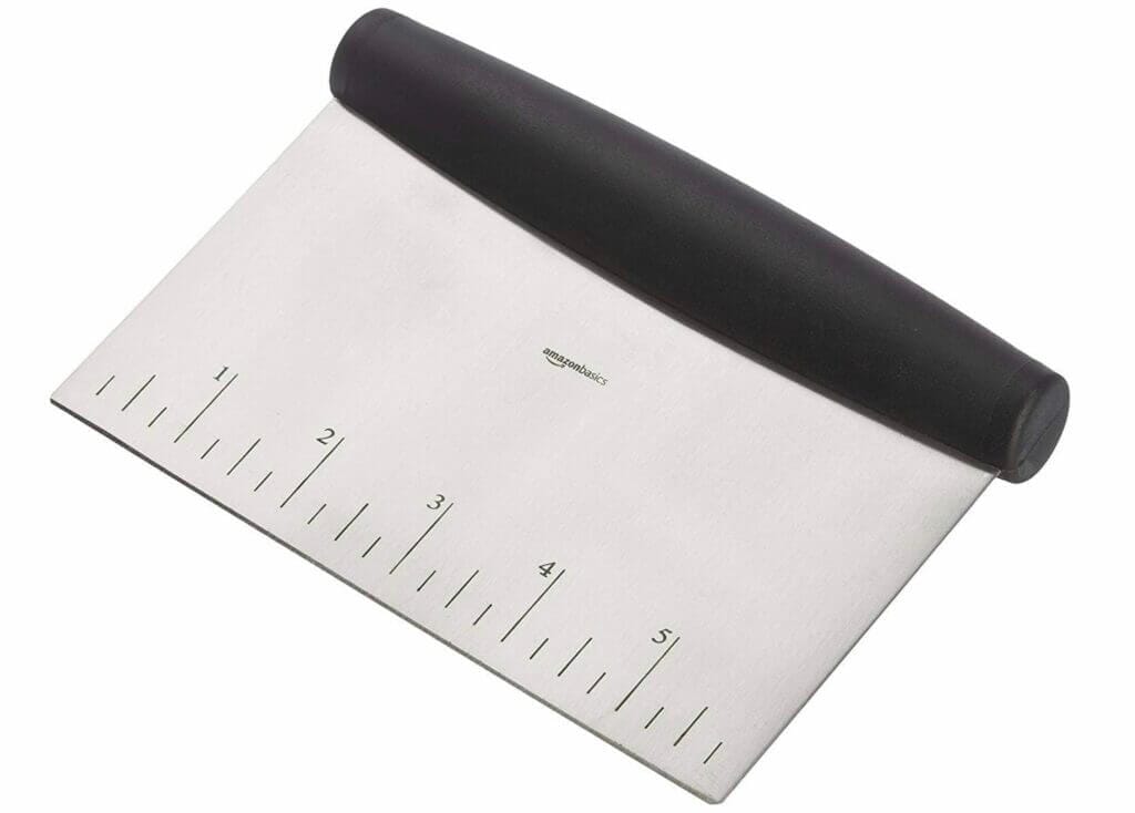 Amazon Basics Mehrzweck-Küchenschneider und -Schaber – 20% Rabatt