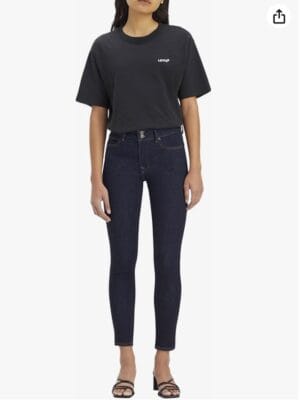 Levi’s Damen 711 Double Button Jeans - 50% Rabatt 4 Levi's Damenjeans 711 – hohe Taille, doppelte Knopfleiste, vielseitig kombinierbar für stilvolle Looks.