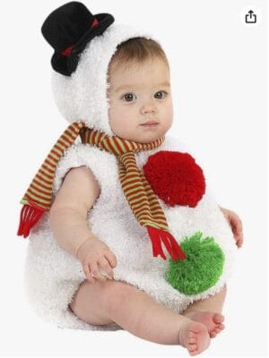 Flauschiger Schneemann-Babystrampler mit Hut und Schal – perfektes Weihnachtsoutfit für die Kleinen.