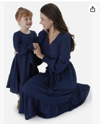 Partnerlook Mama Kind Blaue Kleider Set Tragebilder