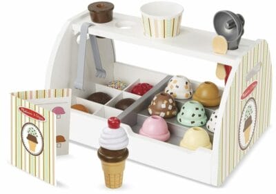 Holzspielset von Melissa & Doug: Eisdiele zum Portionieren und Servieren, inklusive Spielgeld, ab 3 Jahren.
