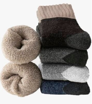 Halten Sie Ihre Füße diesen Winter warm und trocken mit Josnown Wollsocken. Ideal für Sport und Freizeit.