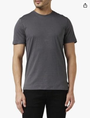 Komfort trifft auf Nachhaltigkeit mit dem JACK & JONES Male T-Shirt aus Bio-Baumwolle.